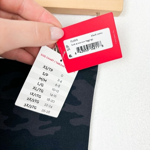 NWT SPANX Look At Me Now Black Camo Leggings Sz S - Picture 9 of 10